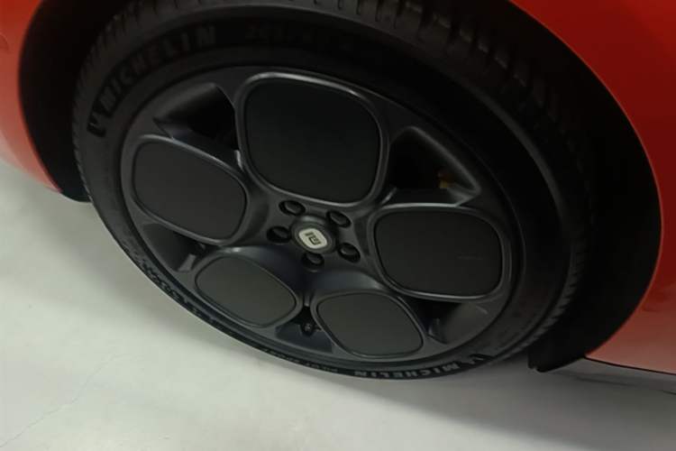 Used Xiaomi Auto SU7 2024 Four-Wheel Drive Ultra-Long Range Advanced Intelligent Driving Max Edition Right Rear Wheel Hub