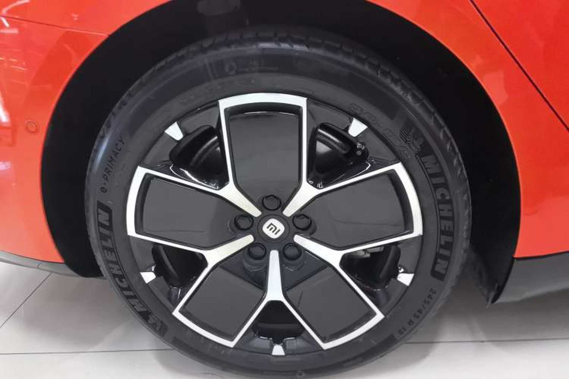 Used Xiaomi Auto SU7 2024 Rear-Drive Long-Range Intelligent Driving Version Right Rear Wheel Hub