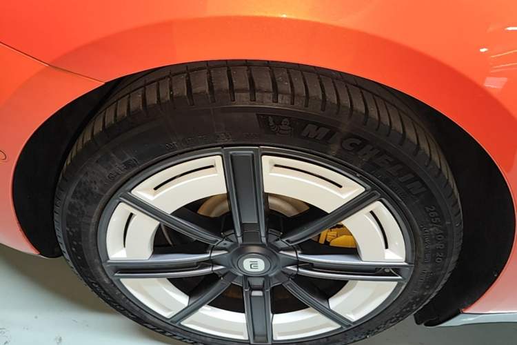 Used Xiaomi Auto SU7 2024 Four-Wheel Drive Ultra-Long Range Advanced Intelligent Driving Max Edition Right Rear Wheel Hub