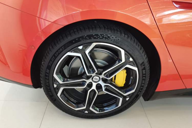 Used Xiaomi Auto SU7 2024 Four-Wheel Drive Ultra-Long Range Advanced Intelligent Driving Max Edition Right Rear Wheel Hub