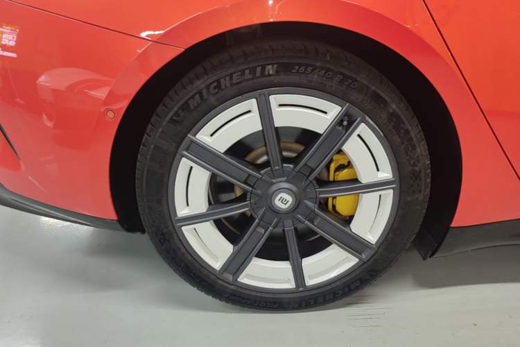 Used Xiaomi Auto SU7 2024 Four-Wheel Drive Ultra-Long Range Advanced Intelligent Driving Max Edition Right Rear Wheel Hub