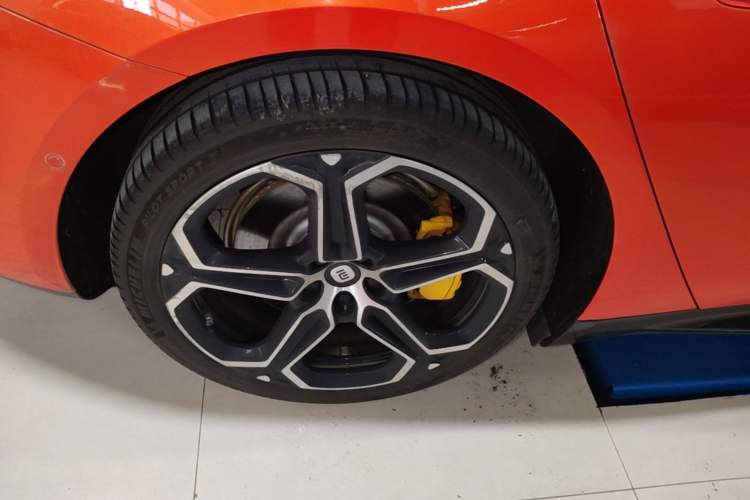 Used Xiaomi Auto SU7 2024 Rear-Drive Ultra-Long Range Advanced Pro-Level Intelligent Driving Version Right Rear Wheel Hub
