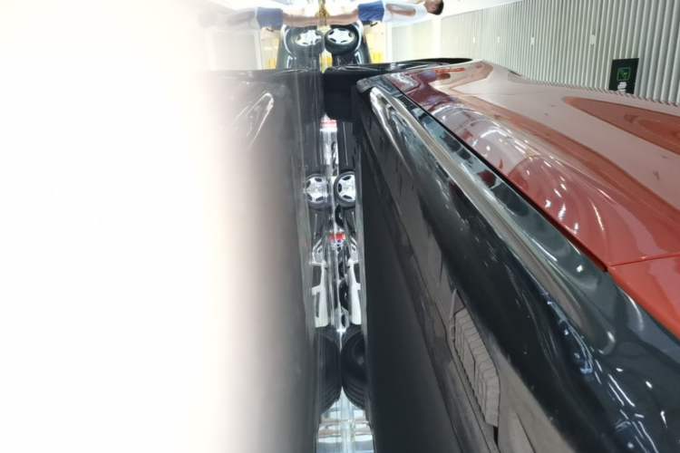 Used Xiaomi Auto SU7 2024 Four-Wheel Drive Ultra-Long Range Advanced Intelligent Driving Max Edition Right Side Sill