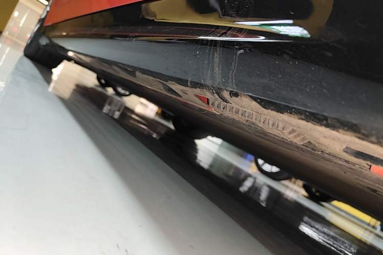 Used Xiaomi Auto SU7 2024 Four-Wheel Drive Ultra-Long Range Advanced Intelligent Driving Max Edition Right Side Sill
