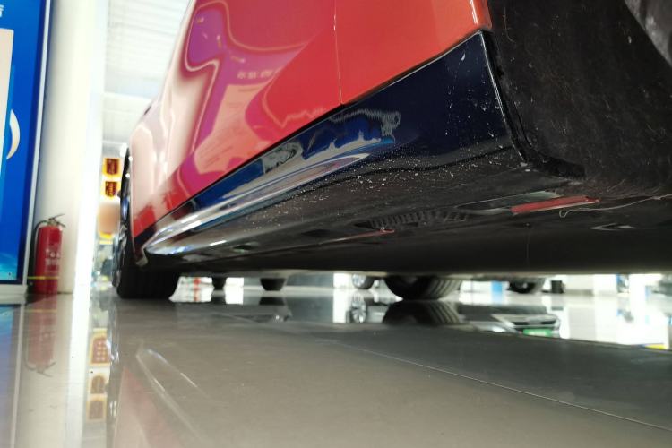 Used Xiaomi Auto SU7 2024 Four-Wheel Drive Ultra-Long Range Advanced Intelligent Driving Max Edition Right Side Sill