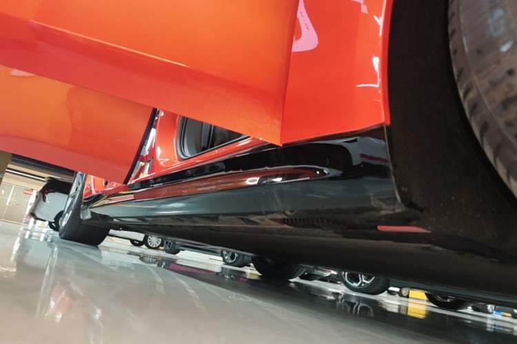 Used Xiaomi Auto SU7 2024 Four-Wheel Drive Ultra-Long Range Advanced Intelligent Driving Max Edition Right Side Sill