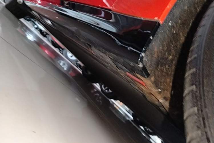 Used Xiaomi Auto SU7 2024 Rear-Drive Ultra-Long Range Advanced Pro-Level Intelligent Driving Version Right Side Sill