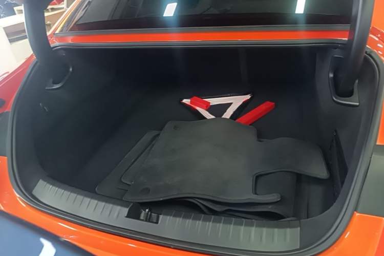 Used Xiaomi Auto SU7 2024 Four-Wheel Drive Ultra-Long Range Advanced Intelligent Driving Max Edition Trunk