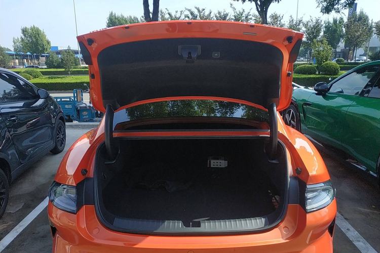 Used Xiaomi Auto SU7 2024 Four-Wheel Drive Ultra-Long Range Advanced Intelligent Driving Max Edition Trunk