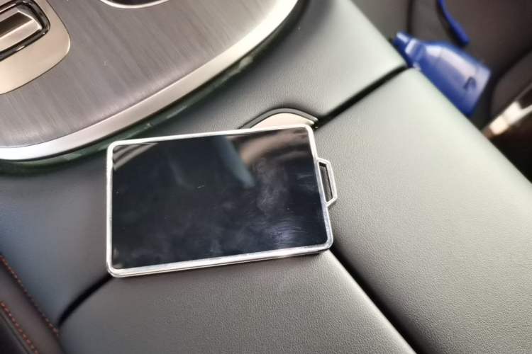 Used Xiaomi Auto SU7 2024 Four-Wheel Drive Ultra-Long Range Advanced Intelligent Driving Max Edition Vehicle Key