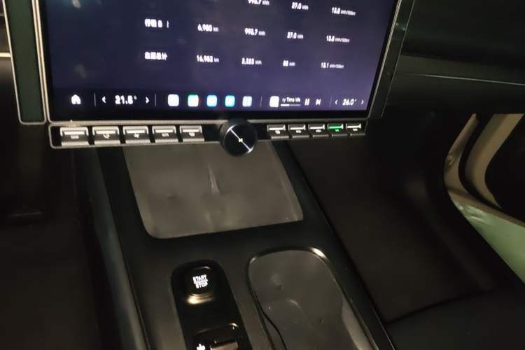 Used Xiaomi Auto SU7 2024 Rear-Drive Standard Founder Edition Audio And AC Panel