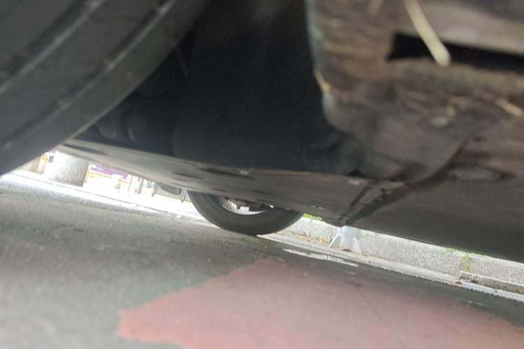 Used Xiaomi Auto SU7 2024 Four-Wheel Drive Ultra-Long Range Advanced Intelligent Driving Max Edition Chassis Front Left