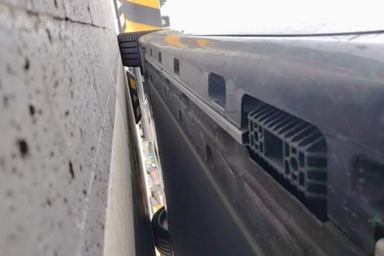 Used Xiaomi Auto SU7 2024 Rear-Drive Long-Range Intelligent Driving Version Chassis Front Right