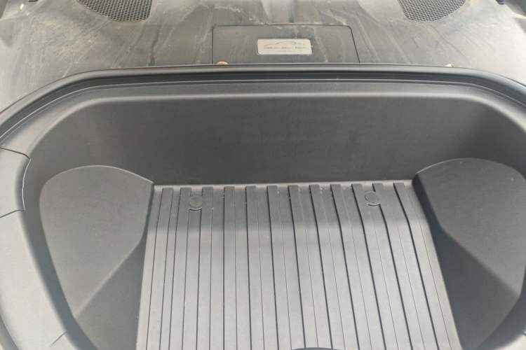 Used Xiaomi Auto SU7 2024 Four-Wheel Drive Ultra-Long Range Advanced Intelligent Driving Max Edition Engine Bay