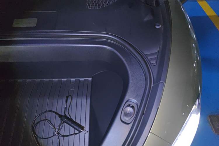 Used Xiaomi Auto SU7 2024 Four-Wheel Drive Ultra-Long Range Advanced Intelligent Driving Max Edition Engine Bay Left