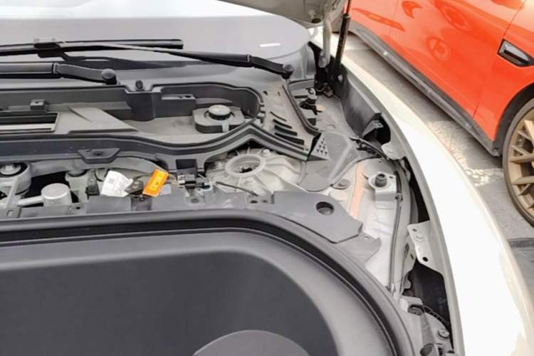 Used Xiaomi Auto SU7 2024 Rear-Drive Long-Range Intelligent Driving Version Engine Bay Left