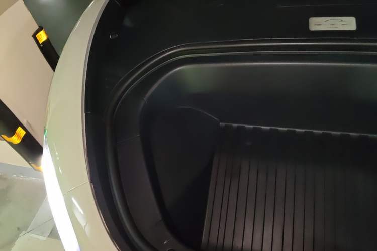 Used Xiaomi Auto SU7 2024 Rear-Drive Standard Founder Edition Engine Bay Right