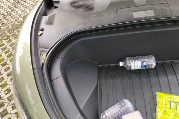 Used Xiaomi Auto SU7 2024 Rear-Drive Ultra-Long Range Advanced Pro-Level Intelligent Driving Version Engine Bay Right