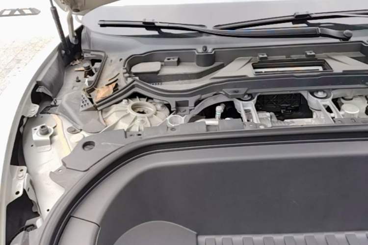 Used Xiaomi Auto SU7 2024 Rear-Drive Long-Range Intelligent Driving Version Engine Bay Right