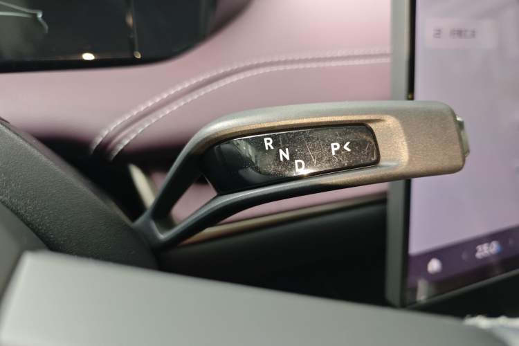 Used Xiaomi Auto SU7 2024 Rear-Drive Ultra-Long Range Advanced Pro-Level Intelligent Driving Version Gear Lever