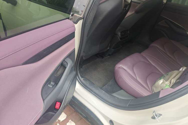 Used Xiaomi Auto SU7 2024 Four-Wheel Drive Ultra-Long Range Advanced Intelligent Driving Max Edition Left Rear Seat