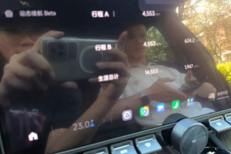 Used Xiaomi Auto SU7 2024 Rear-Drive Long-Range Intelligent Driving Version Odometer Close Up