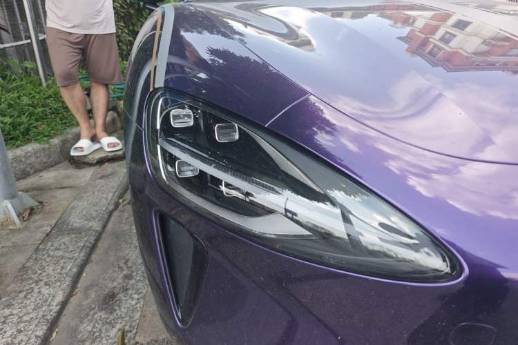 Used Xiaomi Auto SU7 2024 Four-Wheel Drive Ultra-Long Range Advanced Intelligent Driving Max Edition Right Front Headlight