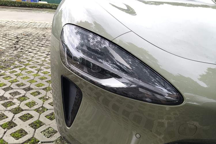 Used Xiaomi Auto SU7 2024 Rear-Drive Ultra-Long Range Advanced Pro-Level Intelligent Driving Version Right Front Headlight