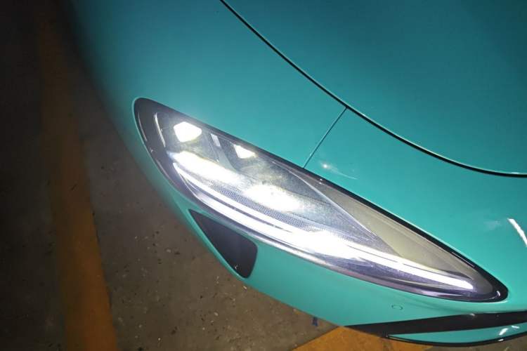 Used Xiaomi Auto SU7 2024 Four-Wheel Drive Ultra-Long Range Advanced Intelligent Driving Max Edition Right Front Headlight