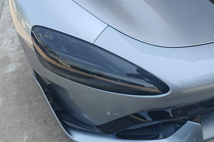 Used Xiaomi Auto SU7 2024 Four-Wheel Drive Ultra-Long Range Advanced Intelligent Driving Max Edition Right Front Headlight