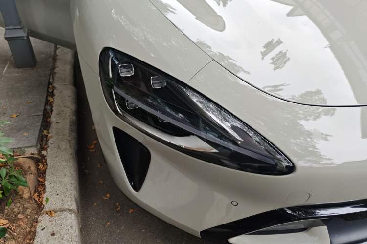 Used Xiaomi Auto SU7 2024 Rear-Drive Ultra-Long Range Advanced Pro-Level Intelligent Driving Version Right Front Headlight