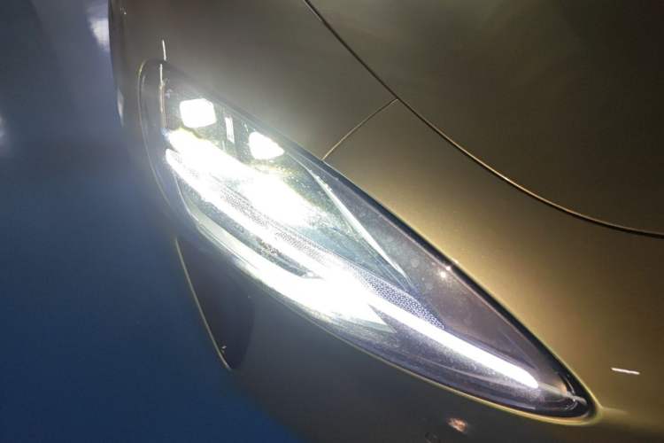 Used Xiaomi Auto SU7 2024 Four-Wheel Drive Ultra-Long Range Advanced Intelligent Driving Max Edition Right Front Headlight