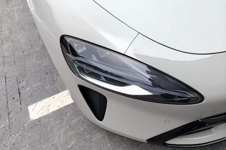 Used Xiaomi Auto SU7 2024 Rear-Drive Long-Range Intelligent Driving Version Right Front Headlight