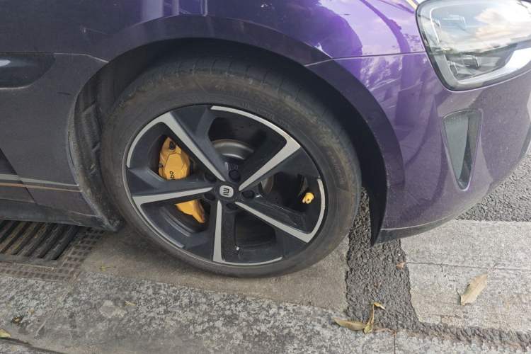 Used Xiaomi Auto SU7 2024 Four-Wheel Drive Ultra-Long Range Advanced Intelligent Driving Max Edition Right Front Wheel Hub