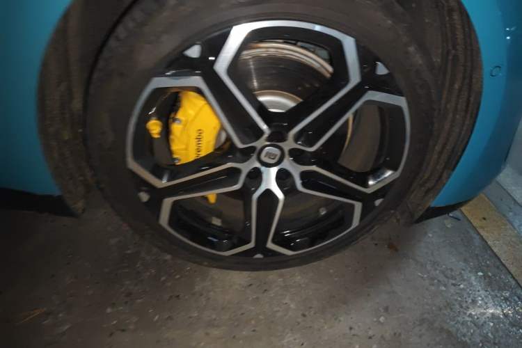 Used Xiaomi Auto SU7 2024 Four-Wheel Drive Ultra-Long Range Advanced Intelligent Driving Max Edition Right Front Wheel Hub