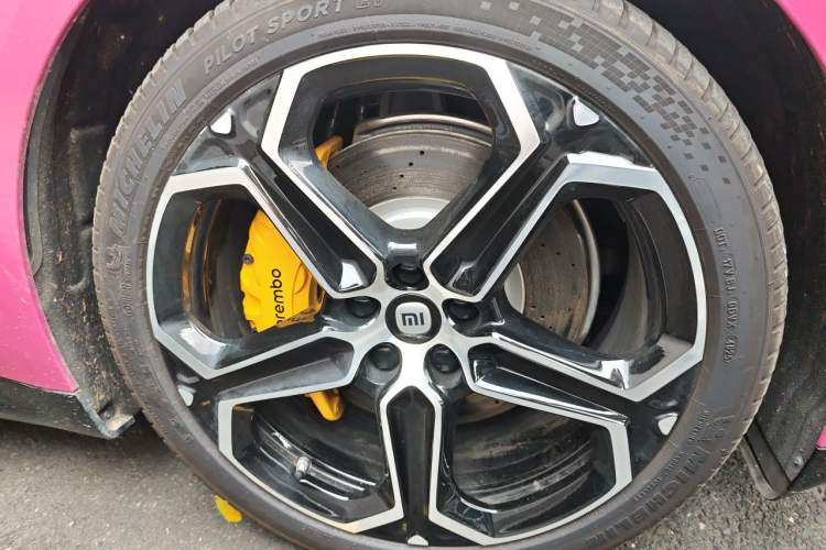 Used Xiaomi Auto SU7 2024 Four-Wheel Drive Ultra-Long Range Advanced Intelligent Driving Max Edition Right Front Wheel Hub