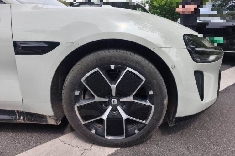 Used Xiaomi Auto SU7 2024 Rear-Drive Ultra-Long Range Advanced Pro-Level Intelligent Driving Version Right Front Wheel Hub
