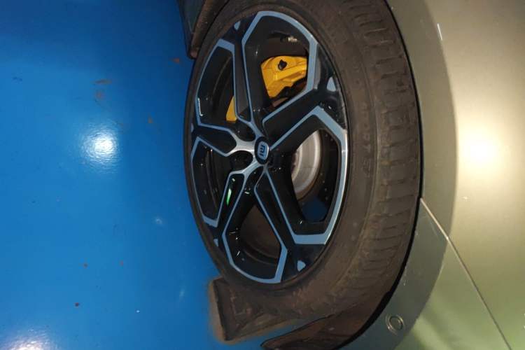 Used Xiaomi Auto SU7 2024 Four-Wheel Drive Ultra-Long Range Advanced Intelligent Driving Max Edition Right Front Wheel Hub
