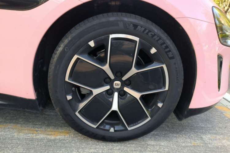 Used Xiaomi Auto SU7 2024 Rear-Drive Long-Range Intelligent Driving Version Right Front Wheel Hub