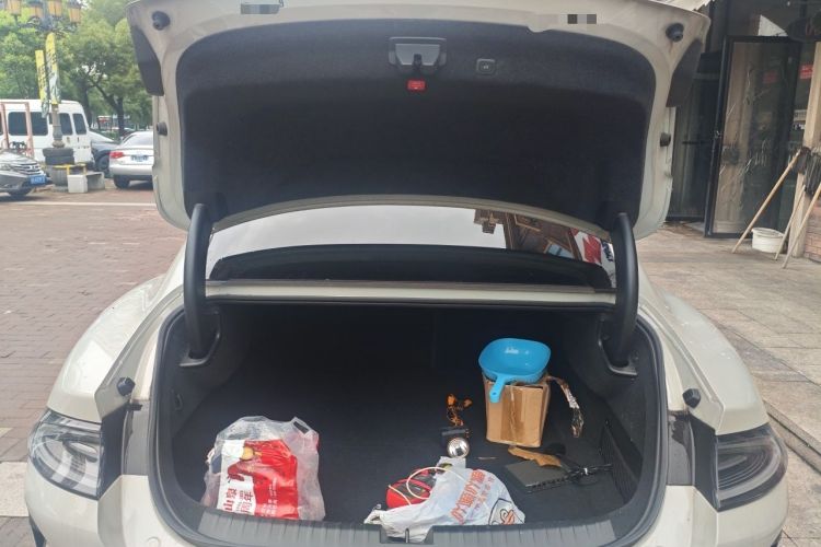Used Xiaomi Auto SU7 2024 Four-Wheel Drive Ultra-Long Range Advanced Intelligent Driving Max Edition Trunk