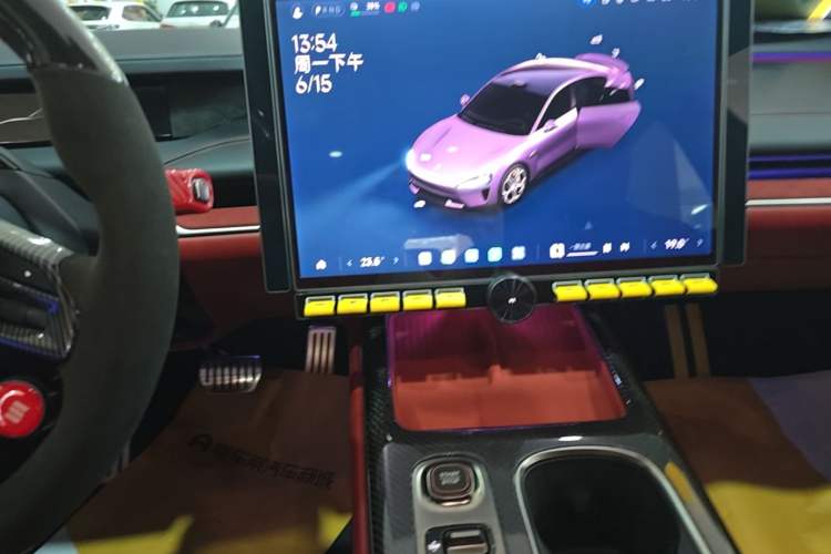 Used Xiaomi Auto SU7 2024 Four-Wheel Drive Ultra-Long Range Advanced Intelligent Driving Max Edition Audio And AC Panel