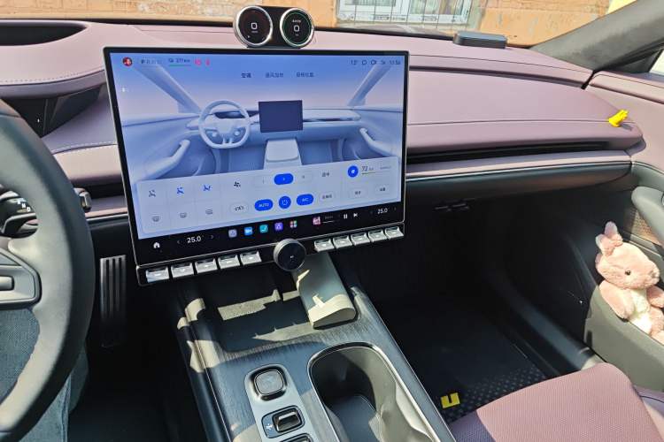 Used Xiaomi Auto SU7 2024 Four-Wheel Drive Ultra-Long Range Advanced Intelligent Driving Max Edition Audio And AC Panel