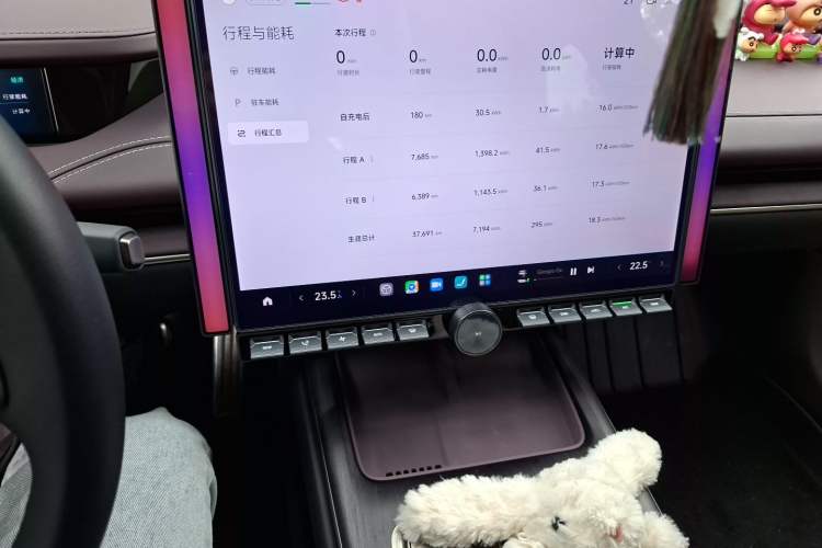 Used Xiaomi Auto SU7 2024 Four-Wheel Drive Ultra-Long Range Advanced Intelligent Driving Max Edition Audio And AC Panel