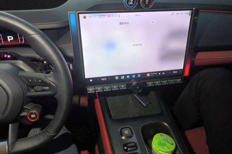 Used Xiaomi Auto SU7 2024 Four-Wheel Drive Ultra-Long Range Advanced Intelligent Driving Max Edition Audio And AC Panel