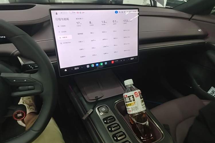 Used Xiaomi Auto SU7 2024 Four-Wheel Drive Ultra-Long Range Advanced Intelligent Driving Max Edition Audio And AC Panel