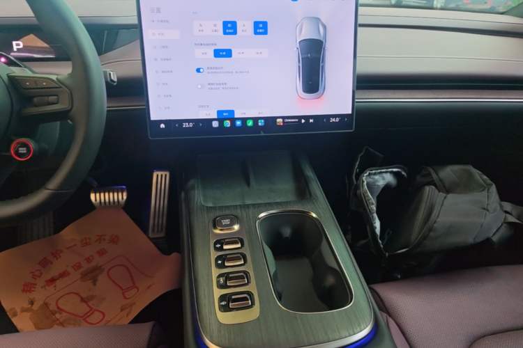 Used Xiaomi Auto SU7 2024 Four-Wheel Drive Ultra-Long Range Advanced Intelligent Driving Max Edition Audio And AC Panel