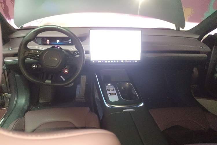 Used Xiaomi Auto SU7 2024 Rear-Drive Long-Range Intelligent Driving Version Center Console