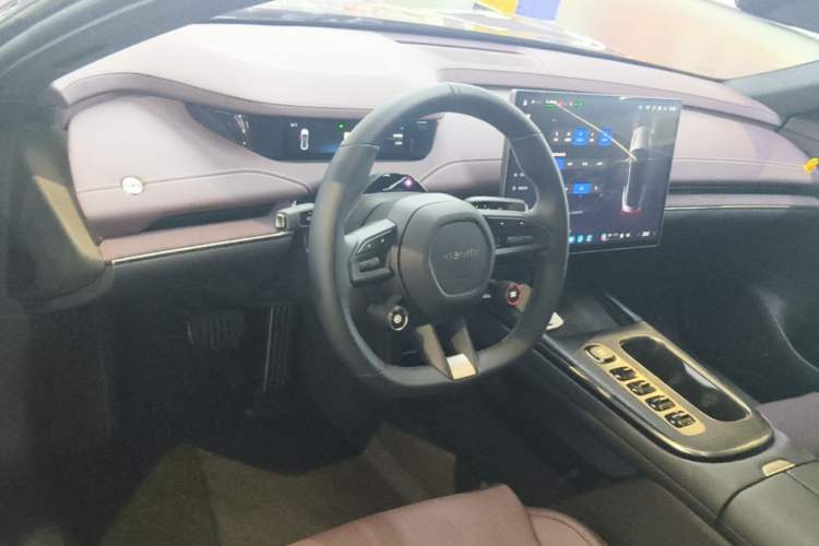 Used Xiaomi Auto SU7 2024 Rear-Drive Ultra-Long Range Advanced Pro-Level Intelligent Driving Version Center Console