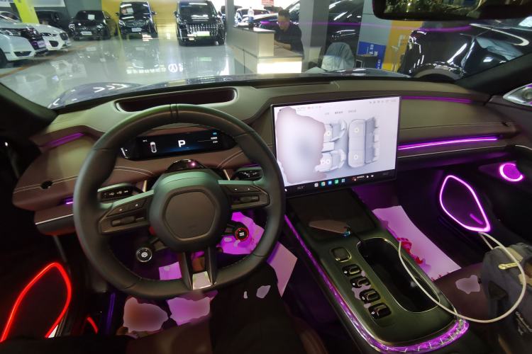 Used Xiaomi Auto SU7 2024 Four-Wheel Drive Ultra-Long Range Advanced Intelligent Driving Max Edition Center Console
