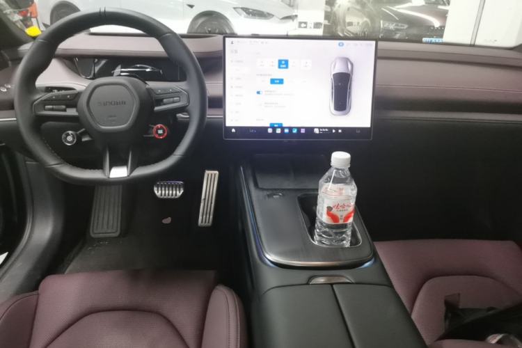 Used Xiaomi Auto SU7 2024 Four-Wheel Drive Ultra-Long Range Advanced Intelligent Driving Max Edition Center Console